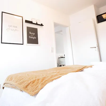 Moderne - Naehe Messe / Flughafen Apartment *