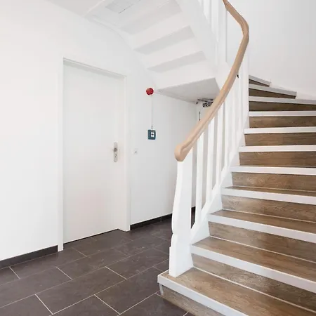 Moderne - Naehe Messe / Flughafen