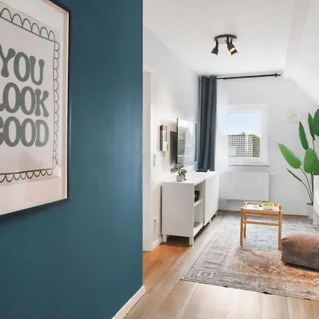 Moderne - Naehe Messe / Flughafen * 로마어