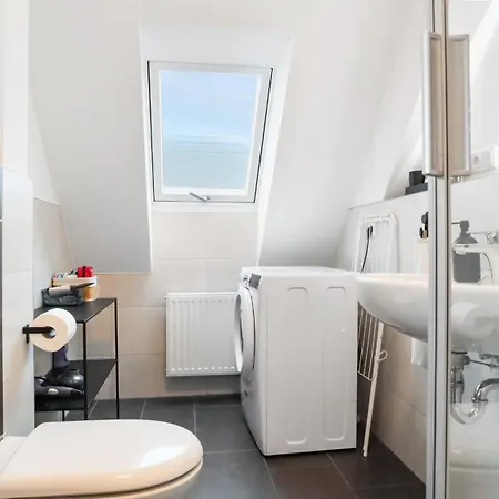 Moderne - Naehe Messe / Flughafen * 로마어