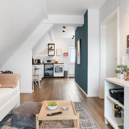 Moderne - Naehe Messe / Flughafen