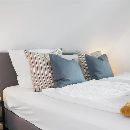 Moderne - Naehe Messe / Flughafen Apartment