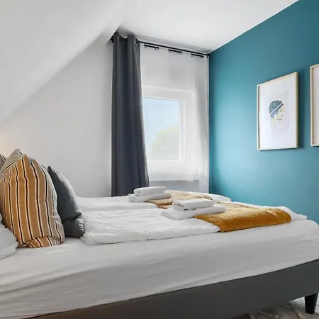 Moderne - Naehe Messe / Flughafen 아파트 로마어