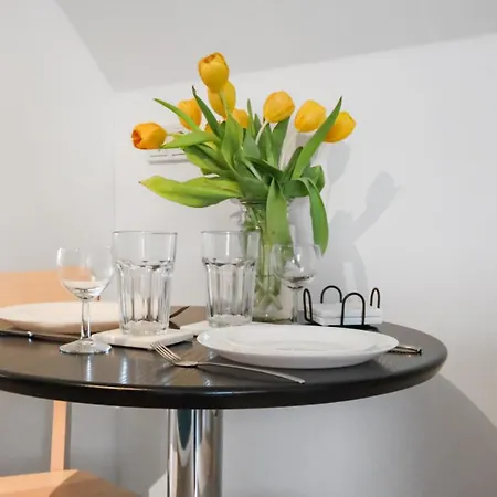 Moderne - Naehe Messe / Flughafen Apartment