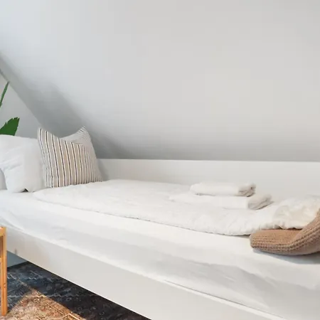 Moderne - Naehe Messe / Flughafen * 로마어