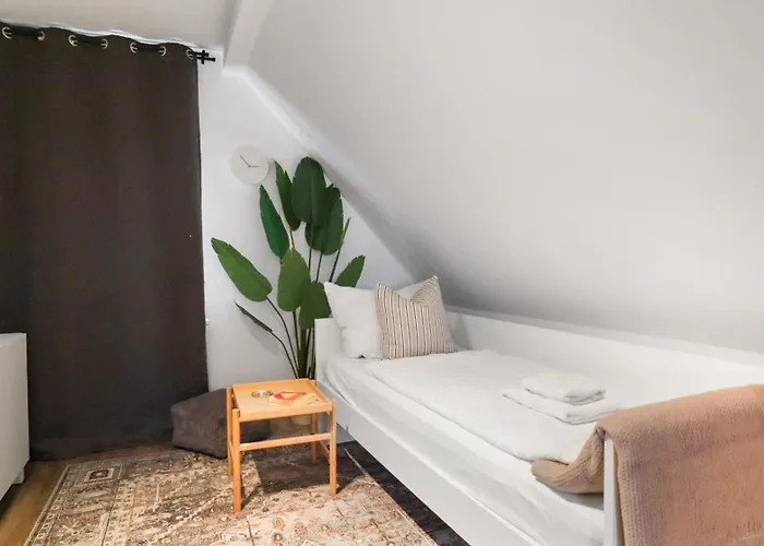 Moderne - Naehe Messe / Flughafen