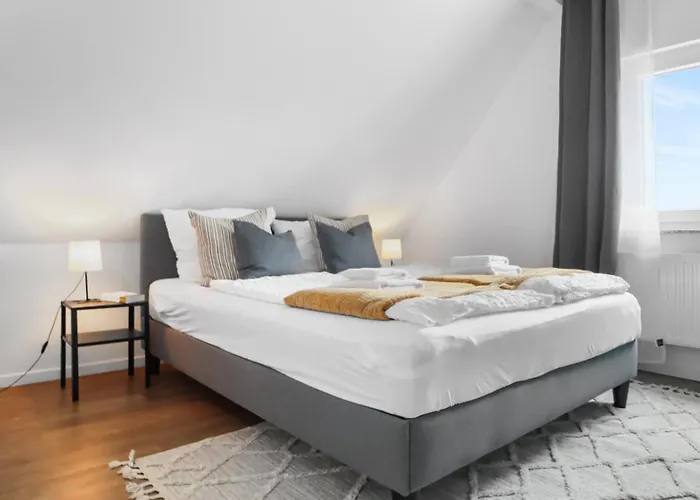 Moderne - Naehe Messe / Flughafen Lohmar