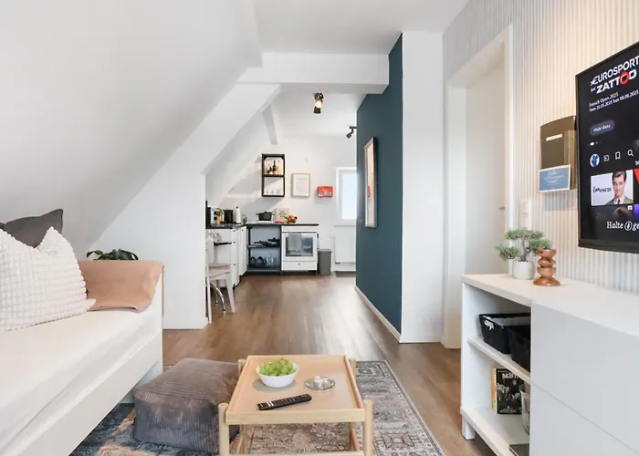 Moderne - Naehe Messe / Flughafen