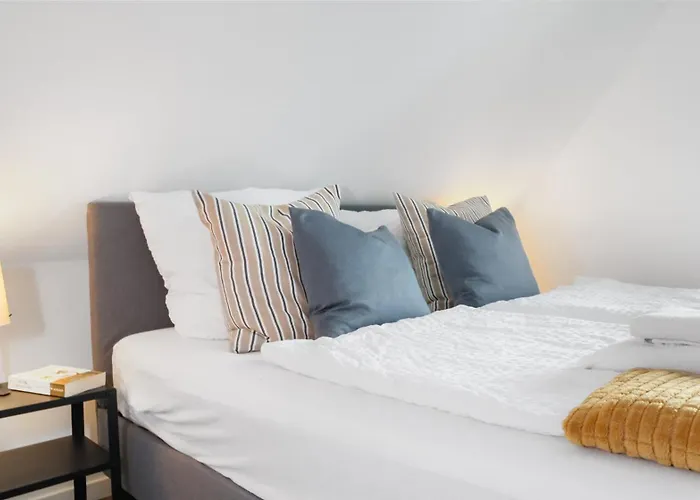 Moderne - Naehe Messe / Flughafen Apartment