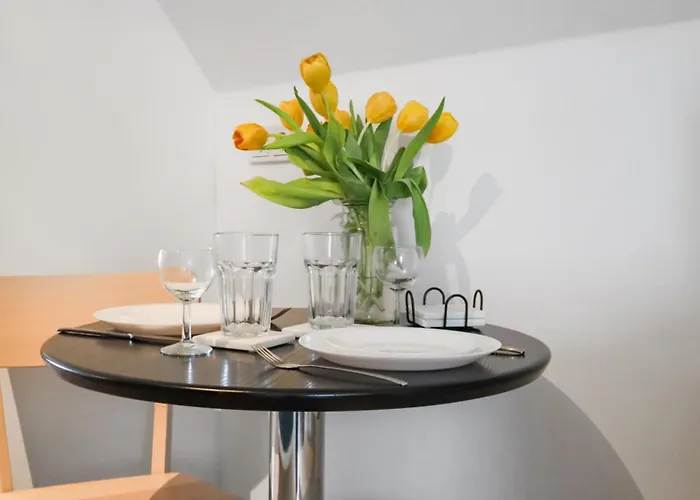 Moderne - Naehe Messe / Flughafen Apartment